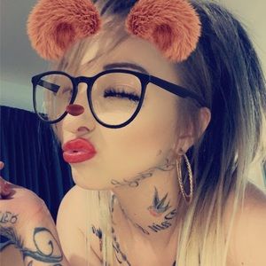 Meet your Posher, Victoria